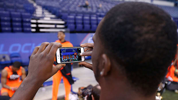 audibles-podcast-nfl-social-media-twitter-instagra-live-stream.jpg